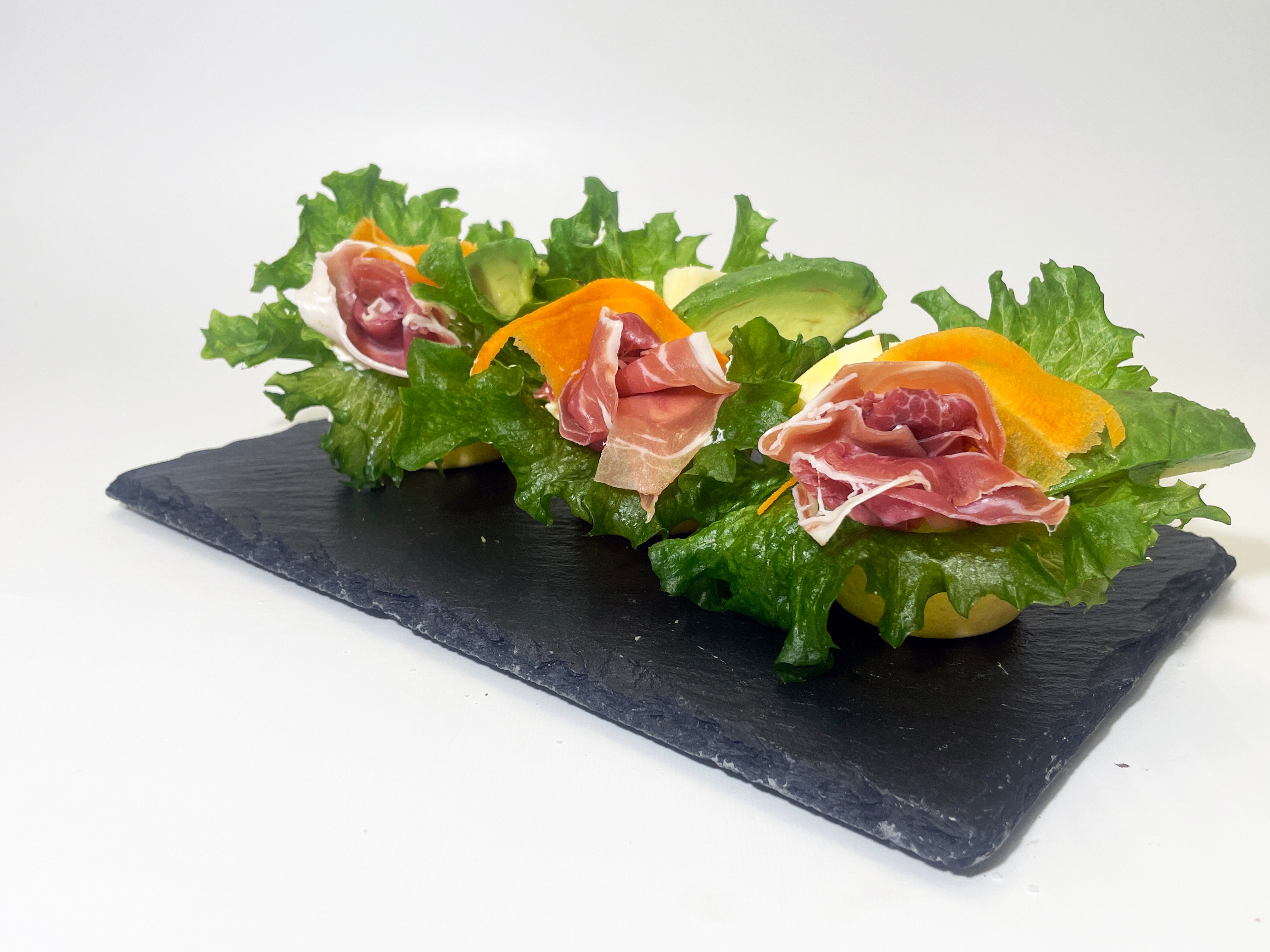 Avocado og prosciutto små saltede tærter (15stk)